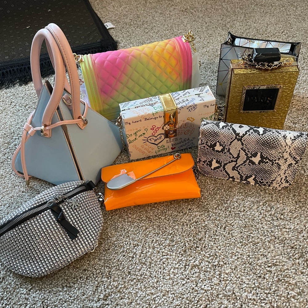 🚨SOLD🚨 Handbags! $15 each. All for $60!